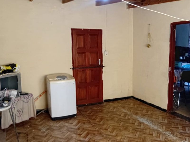 3 Bedroom Family Home for Sale on a Large Stand - Photo 7
