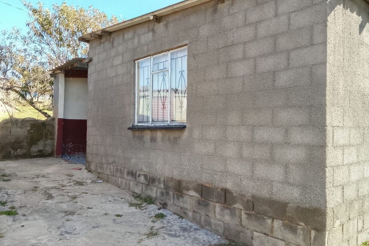 3 Bedroom Family Home for Sale on a Large Stand - Photo 5