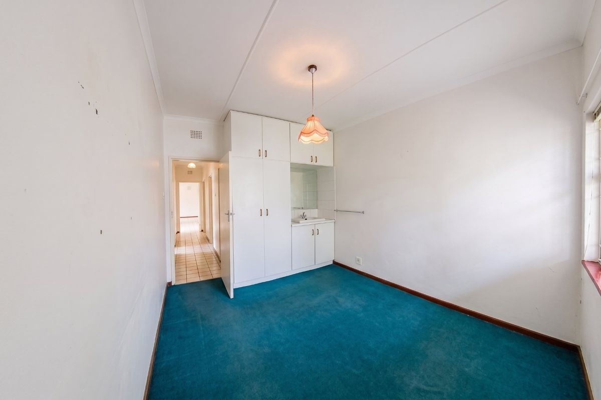 Spacious Family Living with Excellent Dual-Living or Income Potential! - Photo 3