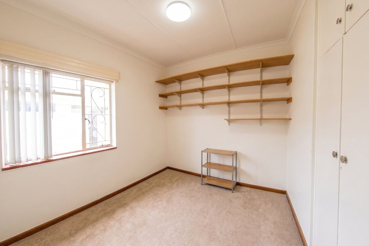 Spacious Family Living with Excellent Dual-Living or Income Potential! - Photo 5