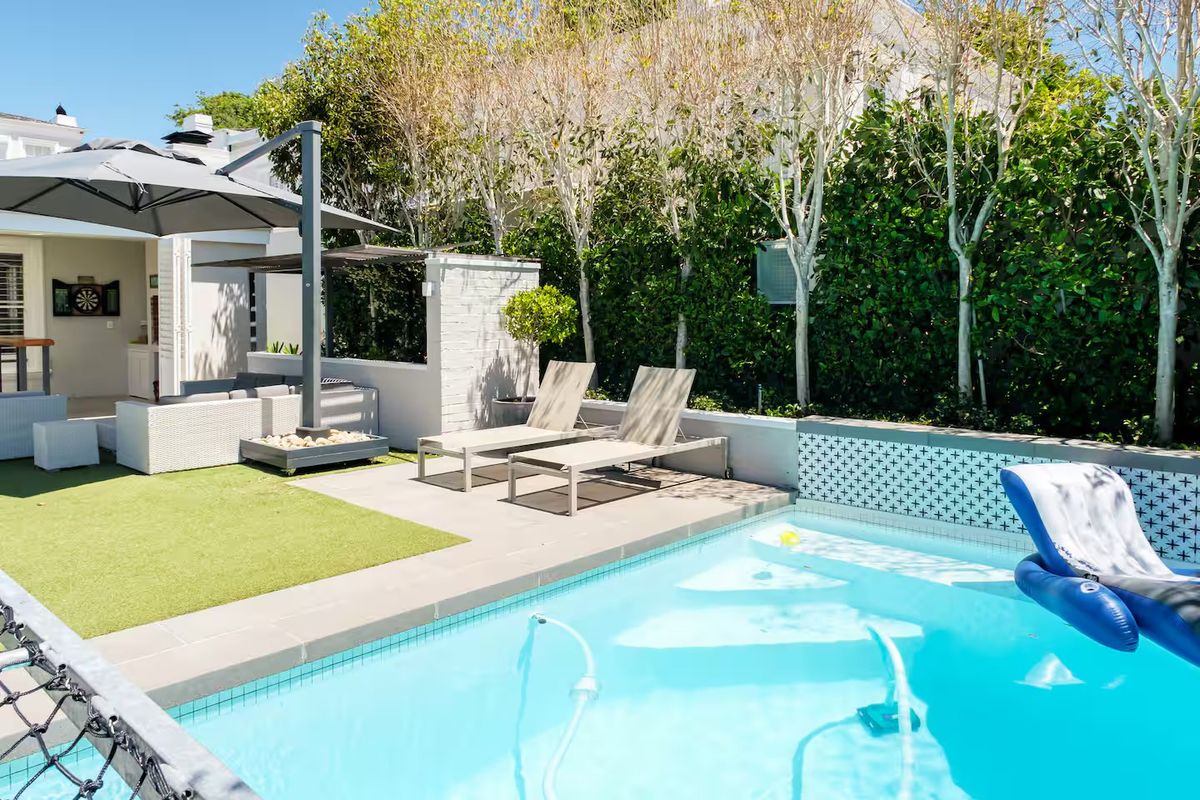 Elegant Family Home To Rent in Prime Claremont Upper - Photo 4
