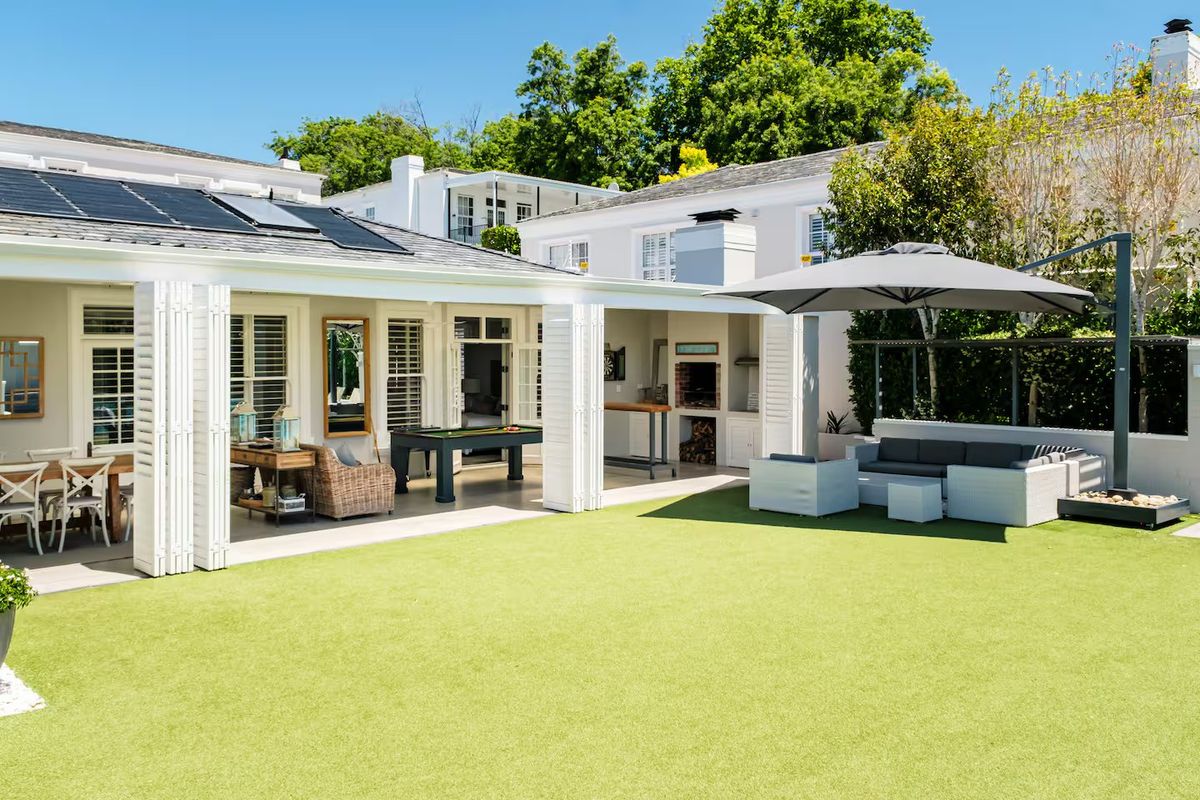 Elegant Family Home To Rent in Prime Claremont Upper - Photo 2
