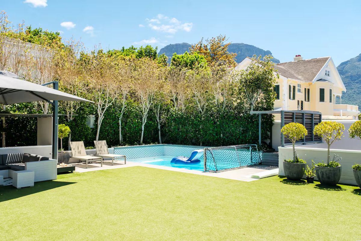 Elegant Family Home To Rent in Prime Claremont Upper - Photo 3