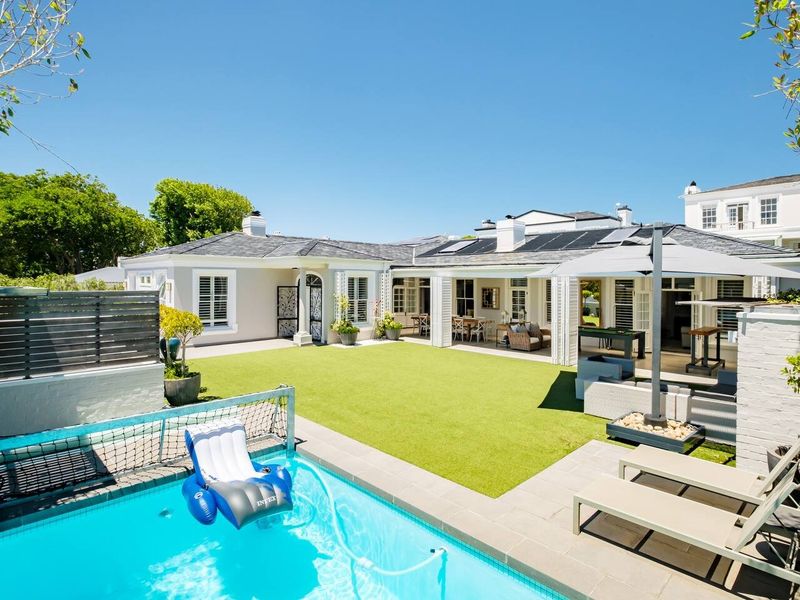 Elegant Family Home To Rent in Prime Claremont Upper - Photo 1