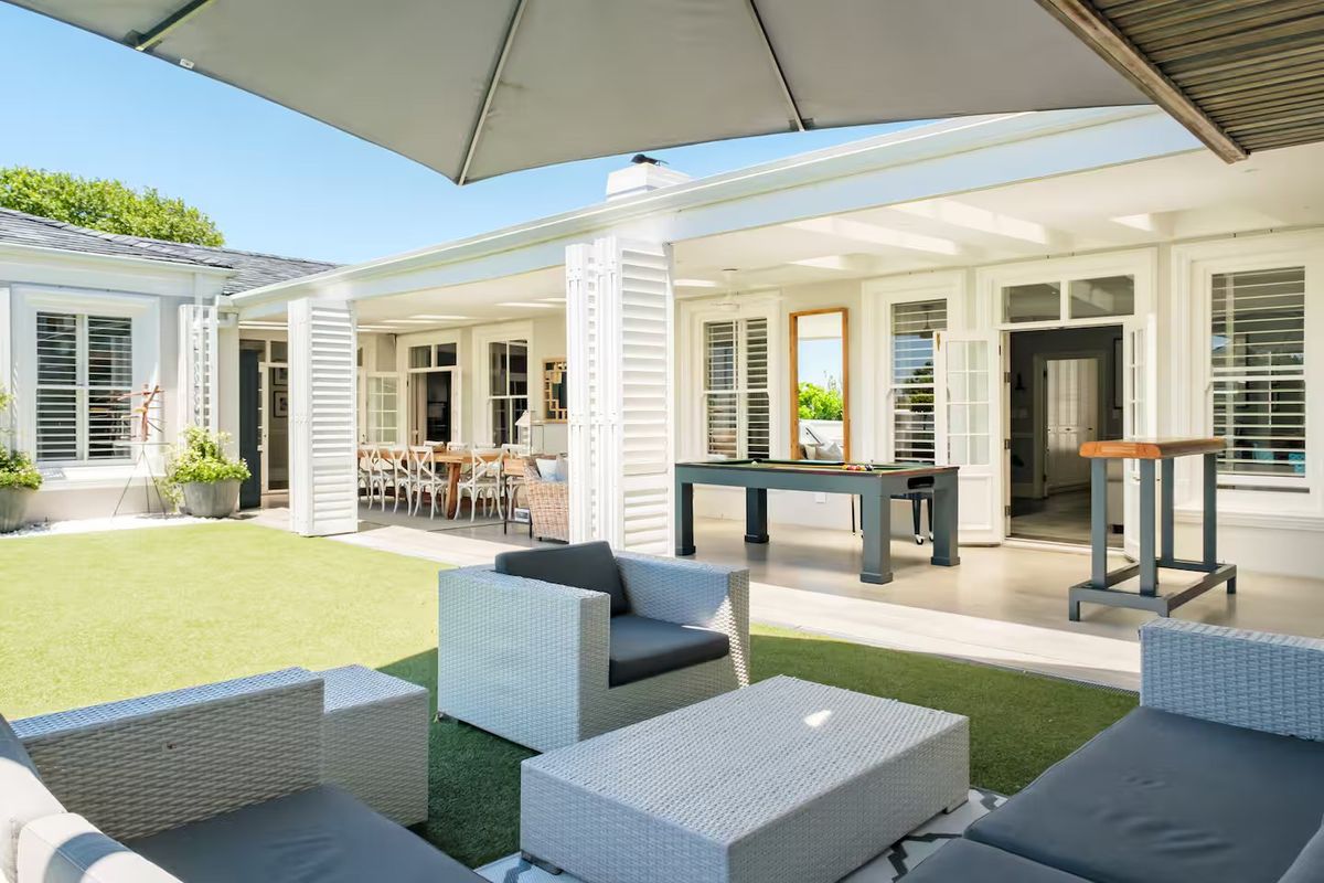 Elegant Family Home To Rent in Prime Claremont Upper - Photo 5