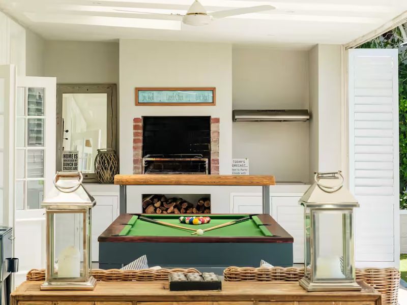 Elegant Family Home To Rent in Prime Claremont Upper - Photo 9