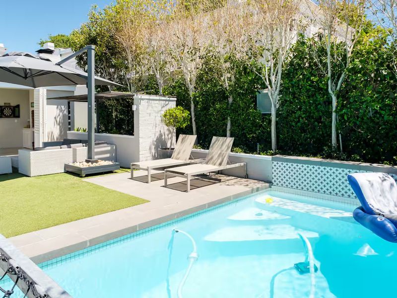 Elegant Family Home To Rent in Prime Claremont Upper - Photo 8