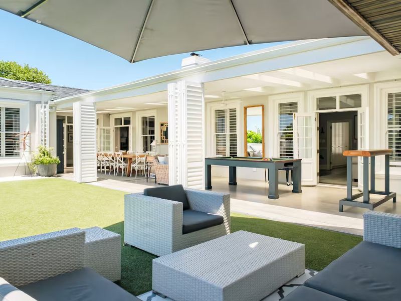 Elegant Family Home To Rent in Prime Claremont Upper - Photo 6