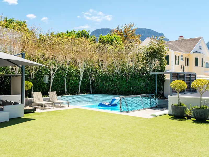 Elegant Family Home To Rent in Prime Claremont Upper - Photo 4