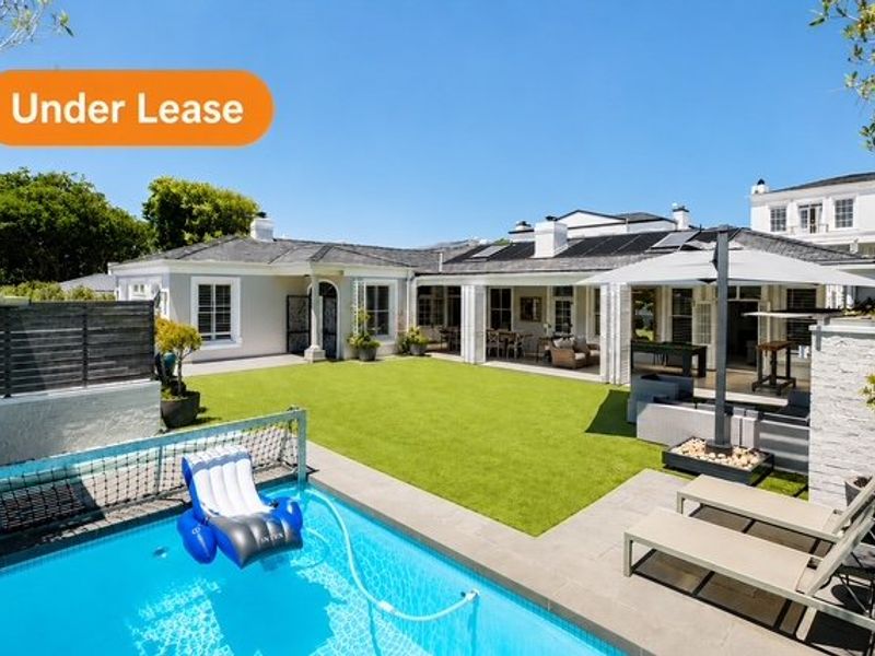 Elegant Family Home To Rent in Prime Claremont Upper - Photo 2
