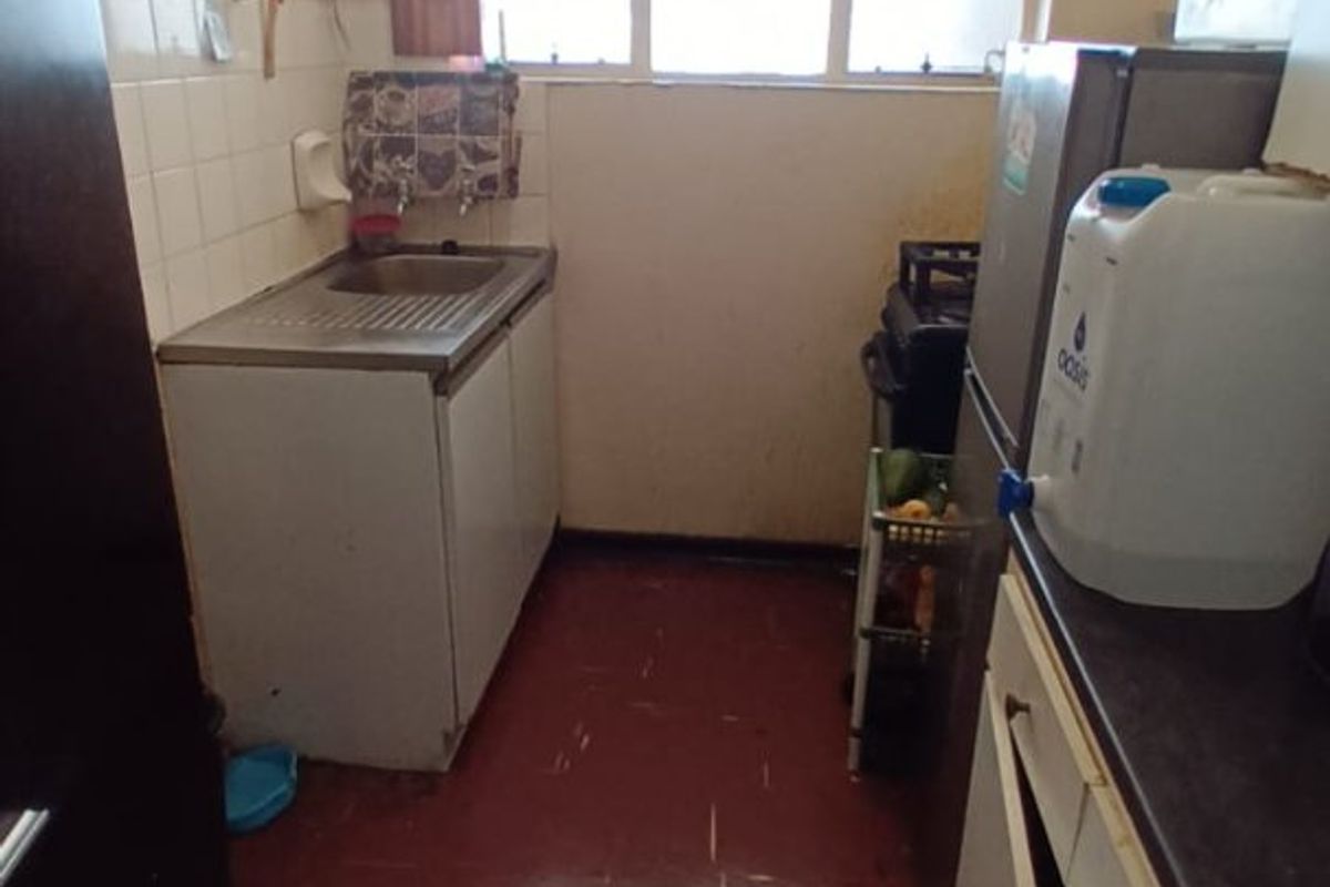 Spacious 1.5 bedroom flat for sale in the heart of Sunnyside - Photo 2