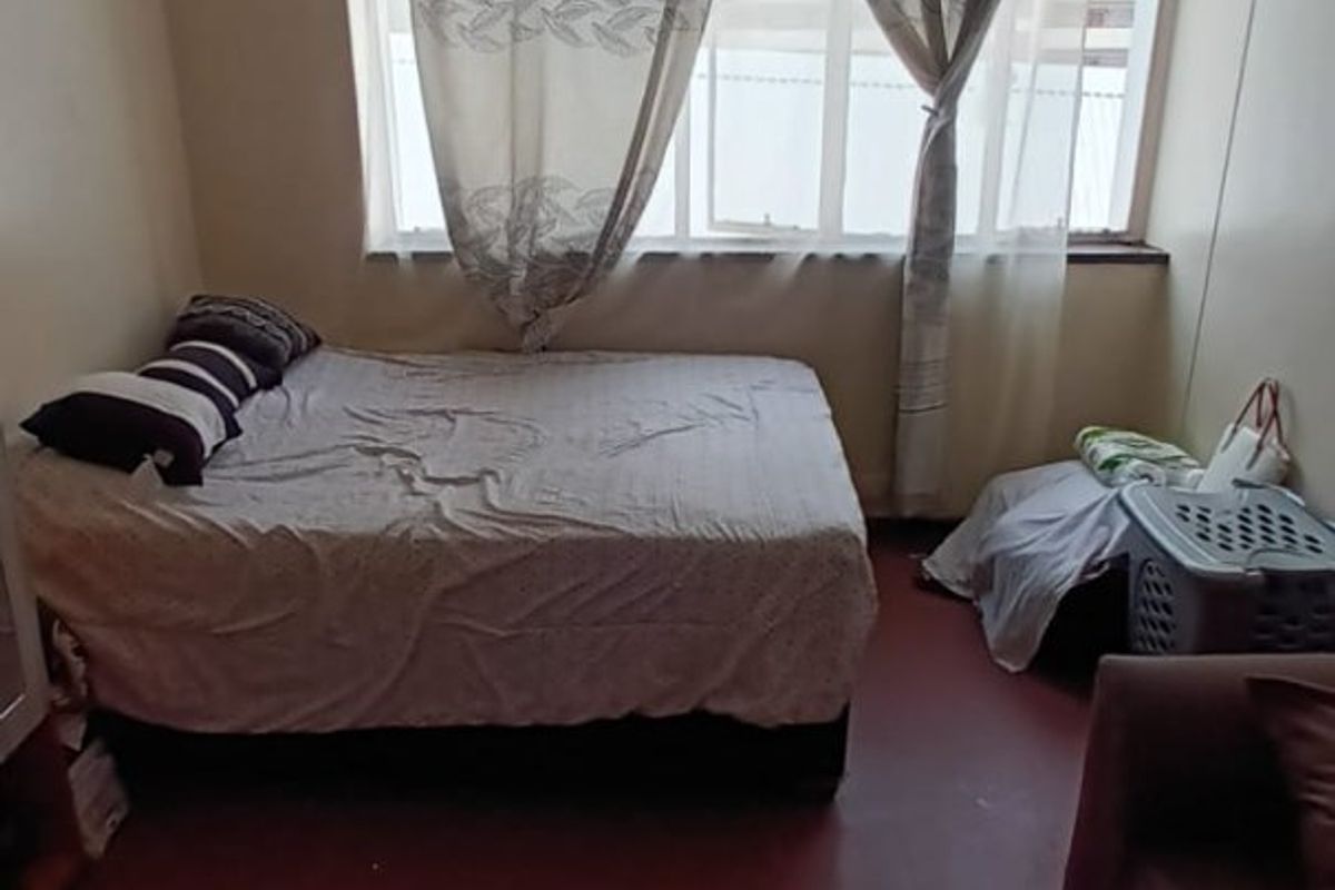 Spacious 1.5 bedroom flat for sale in the heart of Sunnyside - Photo 3