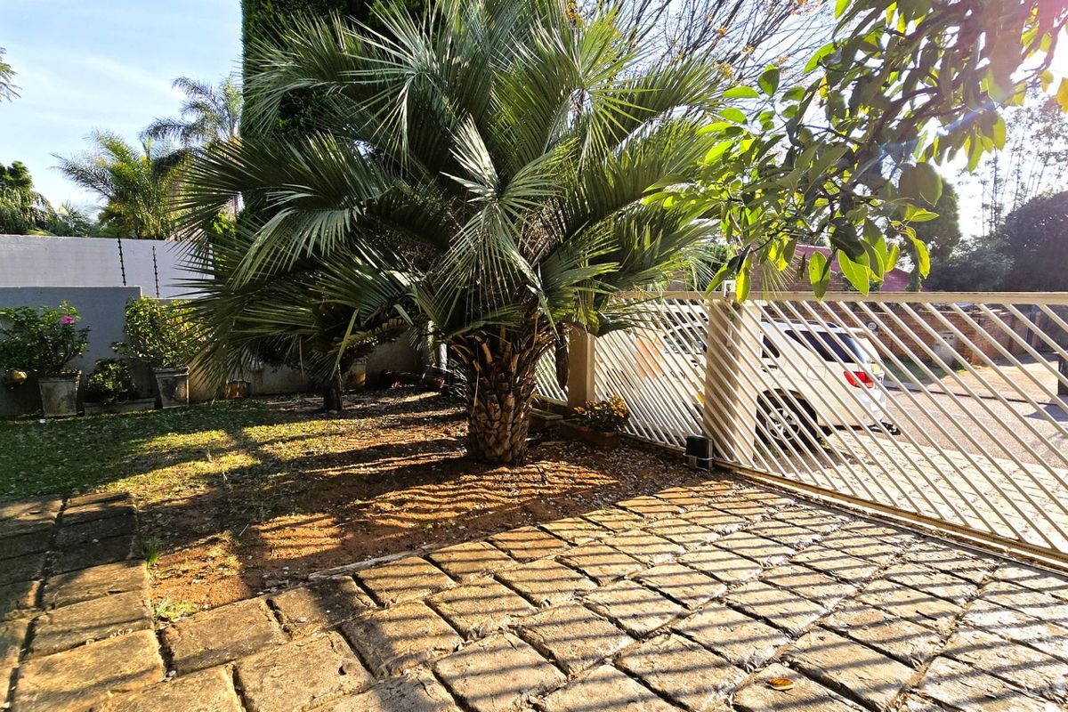 Stunning Family Home for Sale in Faerie Glen – Spacious 3 Bedroom Home with Double Garage and Entertainment Patio - Photo 3