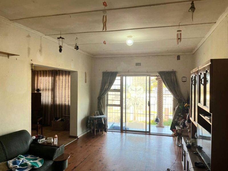 PRICED TO SELL!!! Family Home in Valleisig – Renovator’s Dream! - Photo 3