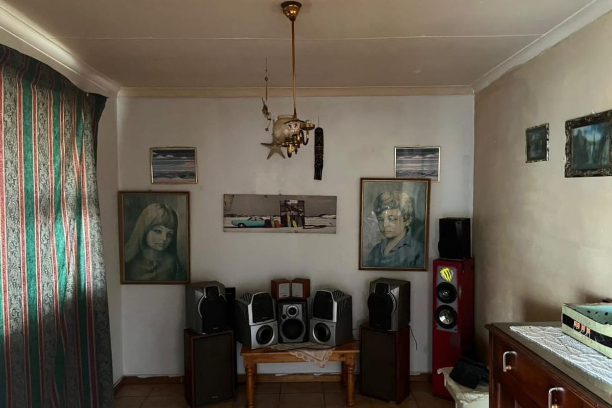 PRICED TO SELL!!! Family Home in Valleisig – Renovator’s Dream! - Photo 5