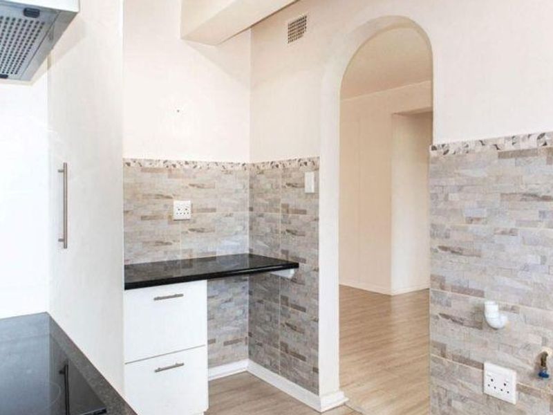 3 Bedrooms, 1 Bathroom Apartment To Let In Amanzimtoti, Durban  - Photo 4