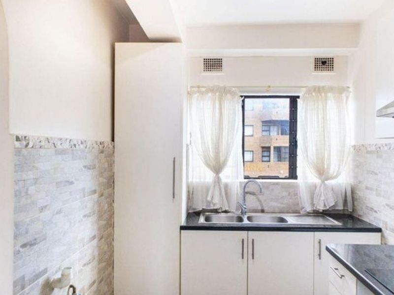 3 Bedrooms, 1 Bathroom Apartment To Let In Amanzimtoti, Durban  - Photo 2
