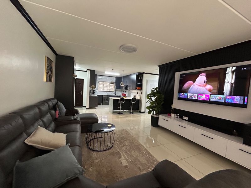 3 bedroom modern ground floor apartment  - Photo 3