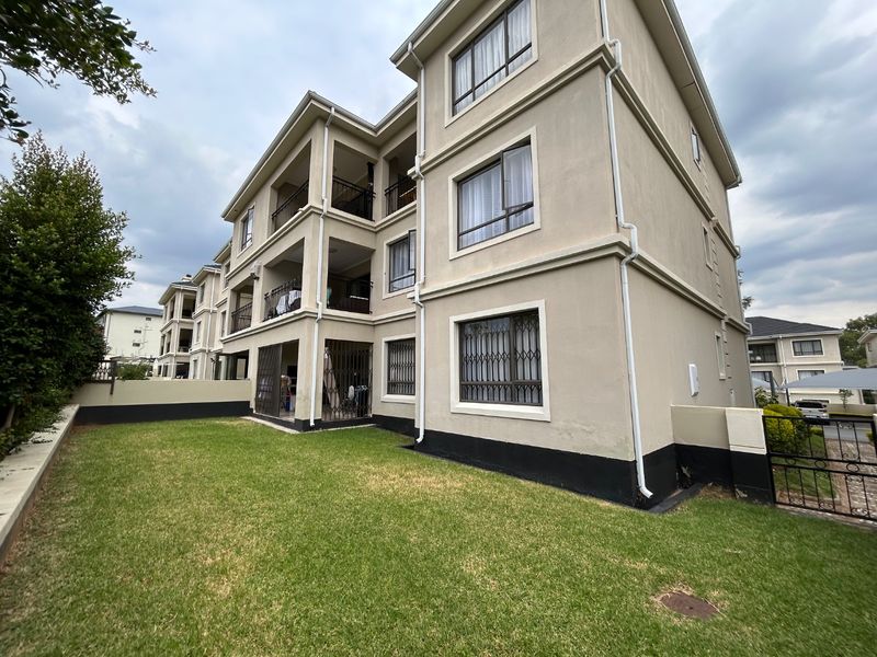 3 bedroom modern ground floor apartment  - Photo 1