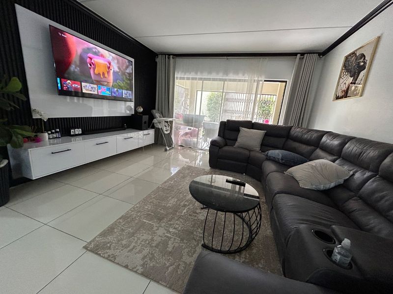 3 bedroom modern ground floor apartment  - Photo 4