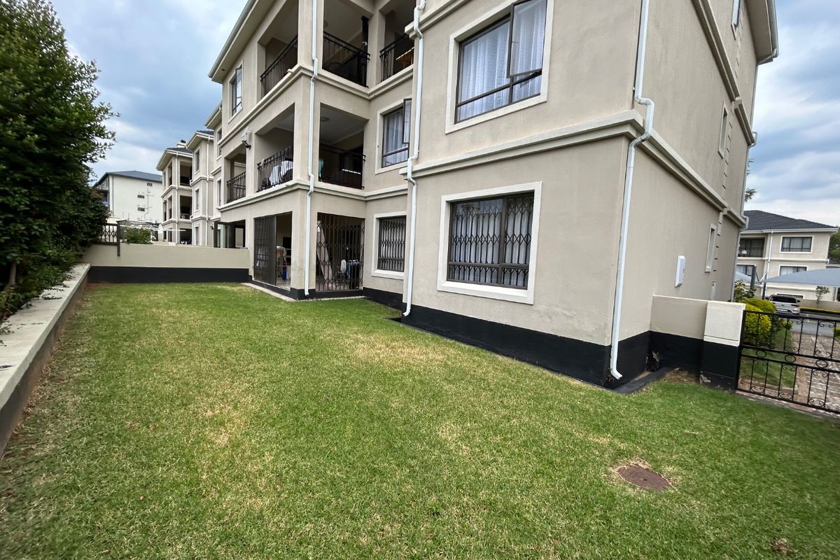 3 bedroom modern ground floor apartment  - Photo 2
