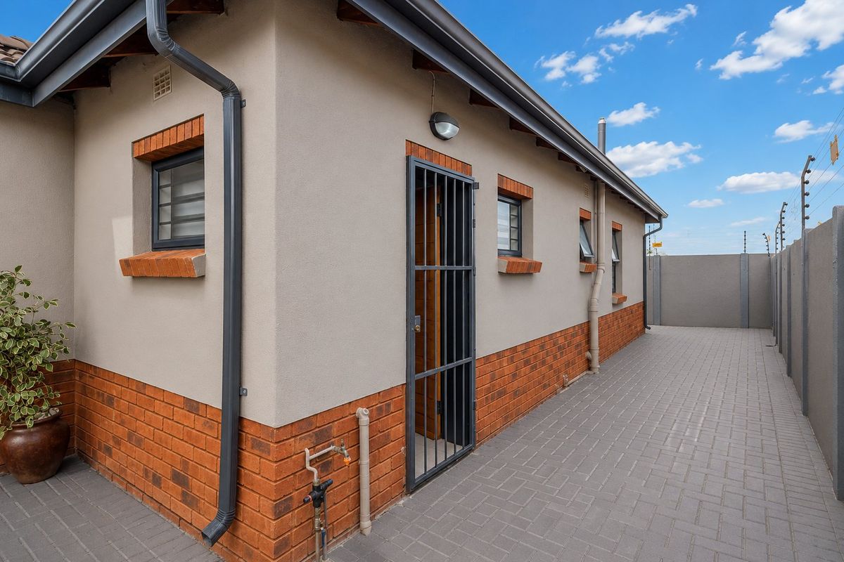 3 Bedroom House Westview - Photo 4