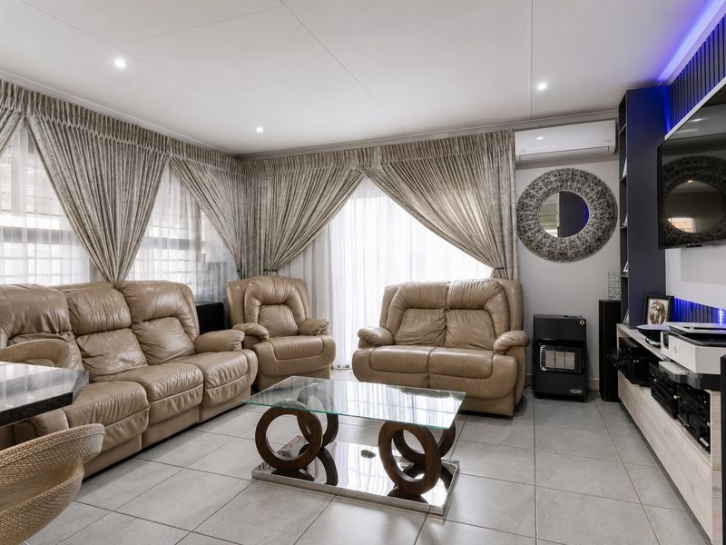 3 Bedroom House Westview - Photo 10