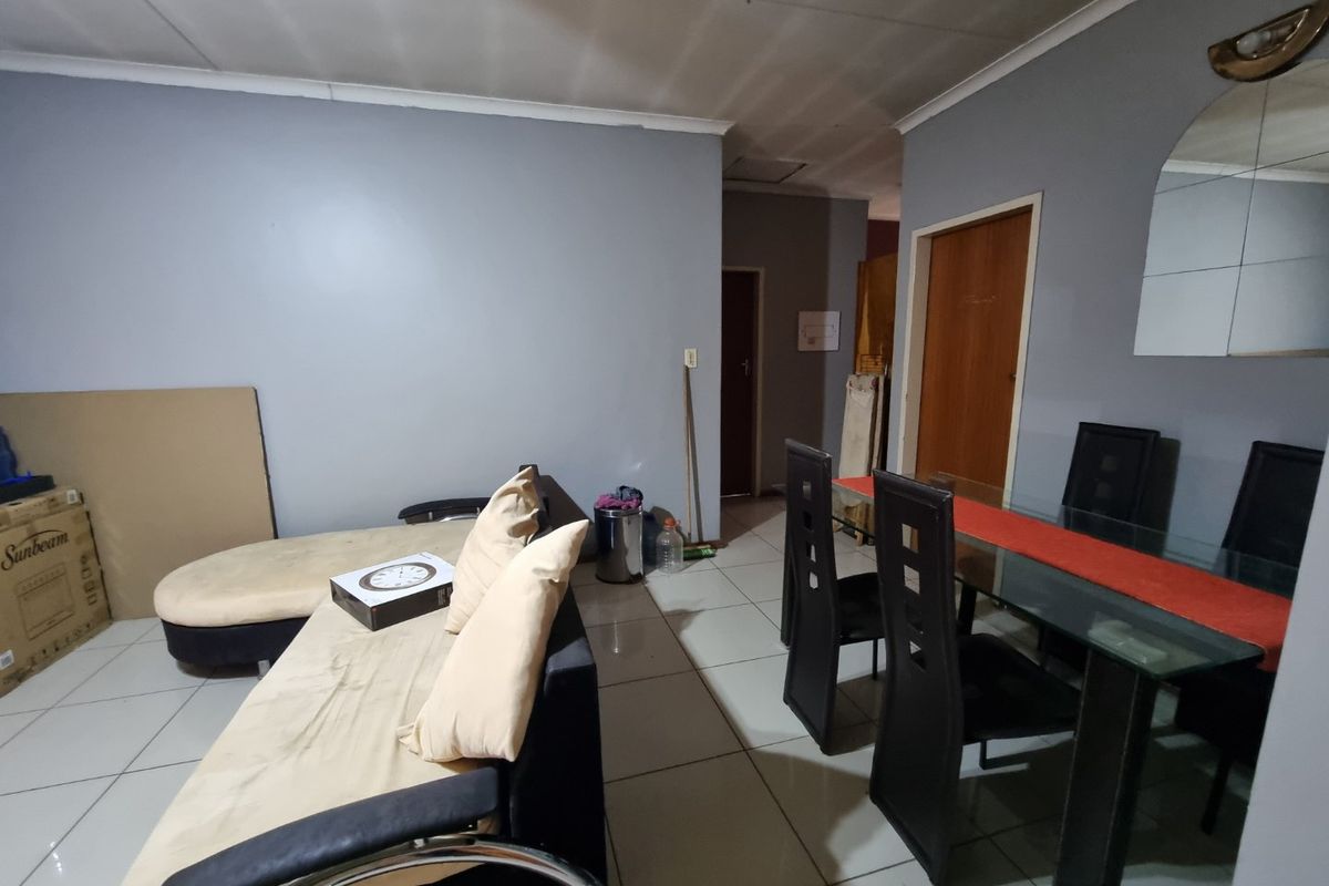 Beautiful Apartment in Zwartkop - 2 Bedroom - Photo 5