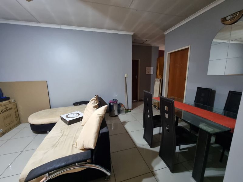Beautiful Apartment in Zwartkop - 2 Bedroom - Photo 5