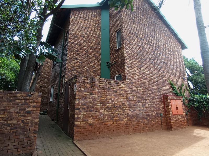 Beautiful Apartment in Zwartkop - 2 Bedroom - Photo 3