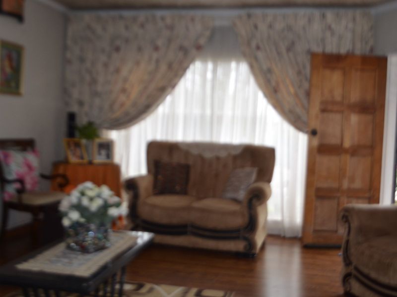 Family home with a spacious flatlet in Krugersdorp - Photo 8