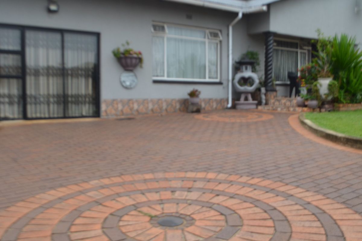 Family home with a spacious flatlet in Krugersdorp - Photo 2