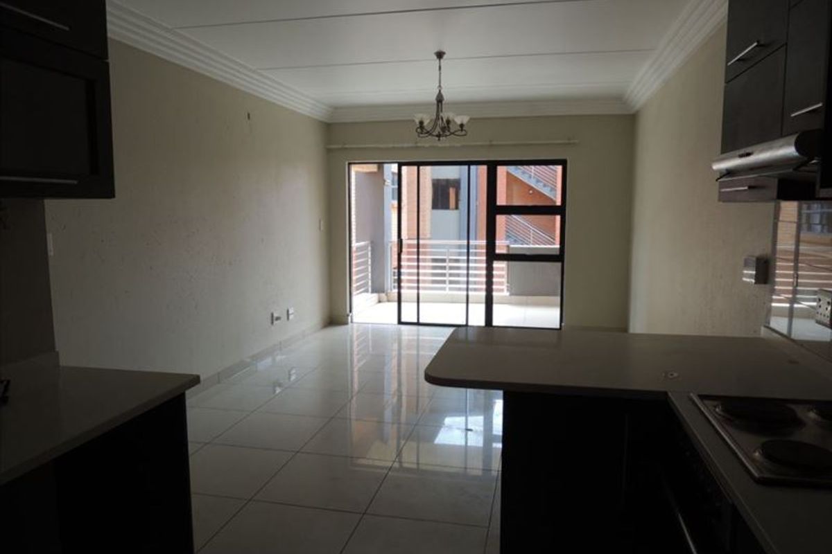 Spacious 3-Bedroom Family Home with En-Suite Comfort - Photo 2