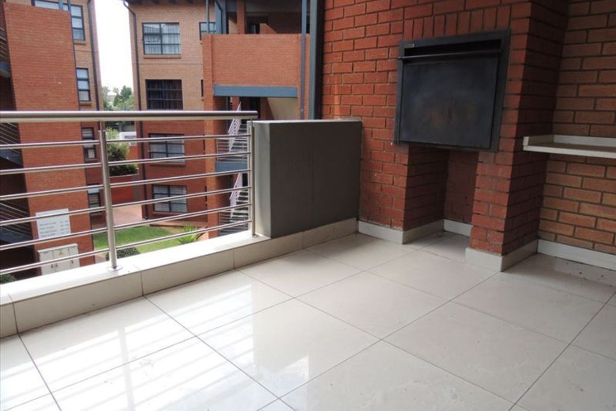 Spacious 3-Bedroom Family Home with En-Suite Comfort - Photo 3