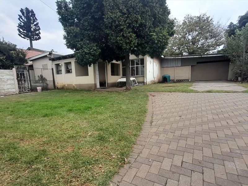 Charming 4-Bedroom Family Home with Modern Comforts - Photo 1