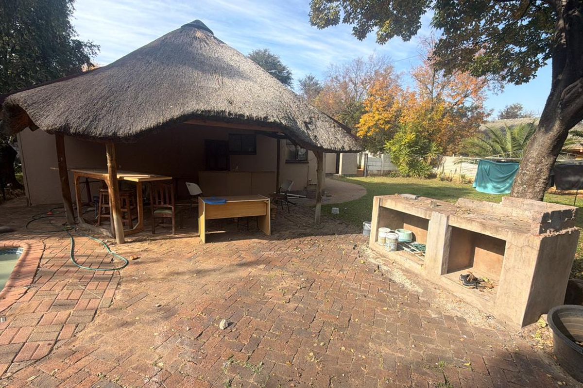 3 Bedroom House for sale in Wilkoppies - Photo 4