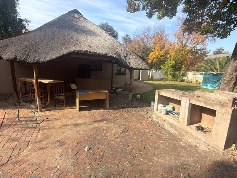 3 Bedroom House for sale in Wilkoppies - Photo 4