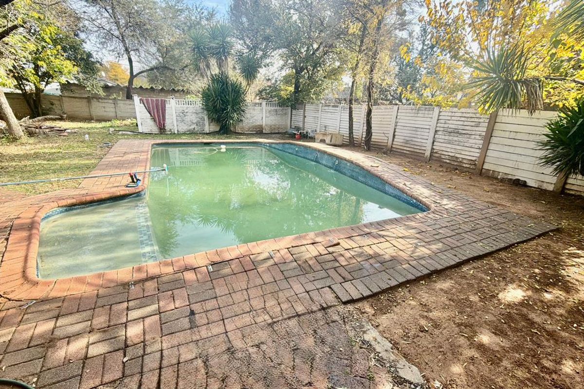 3 Bedroom House for sale in Wilkoppies - Photo 5