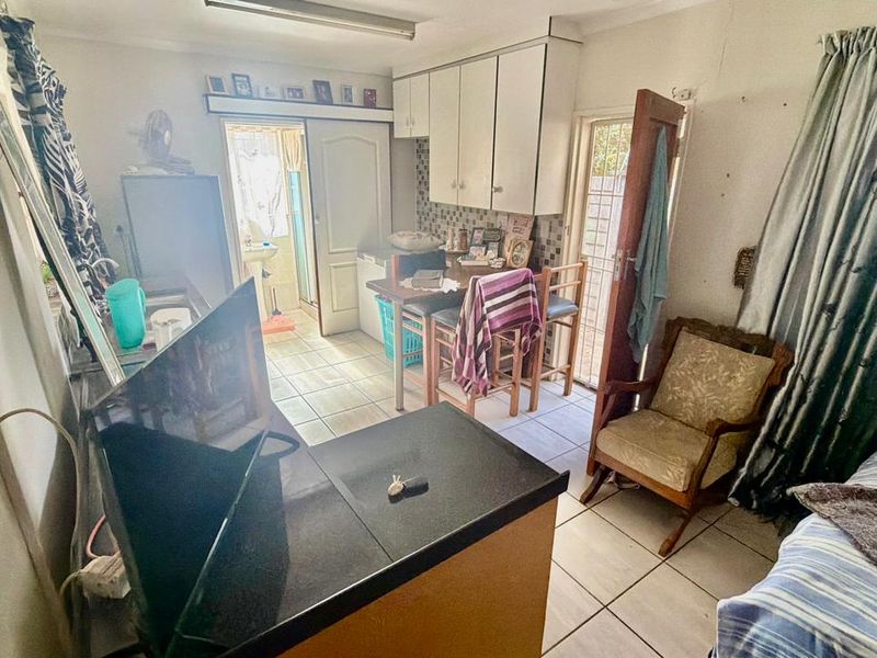 4 Bedroom House for sale - Photo 6