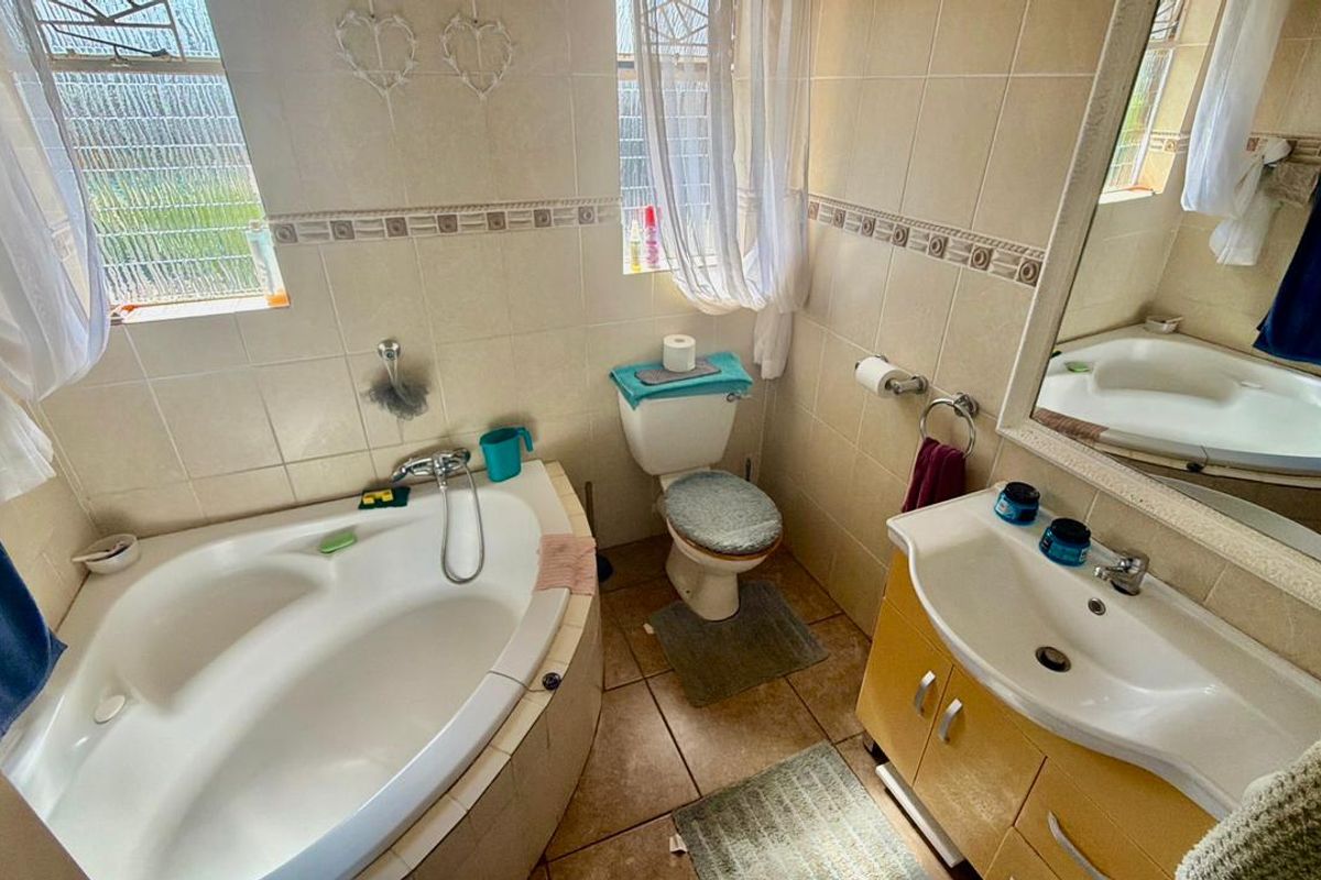 4 Bedroom House for sale - Photo 2
