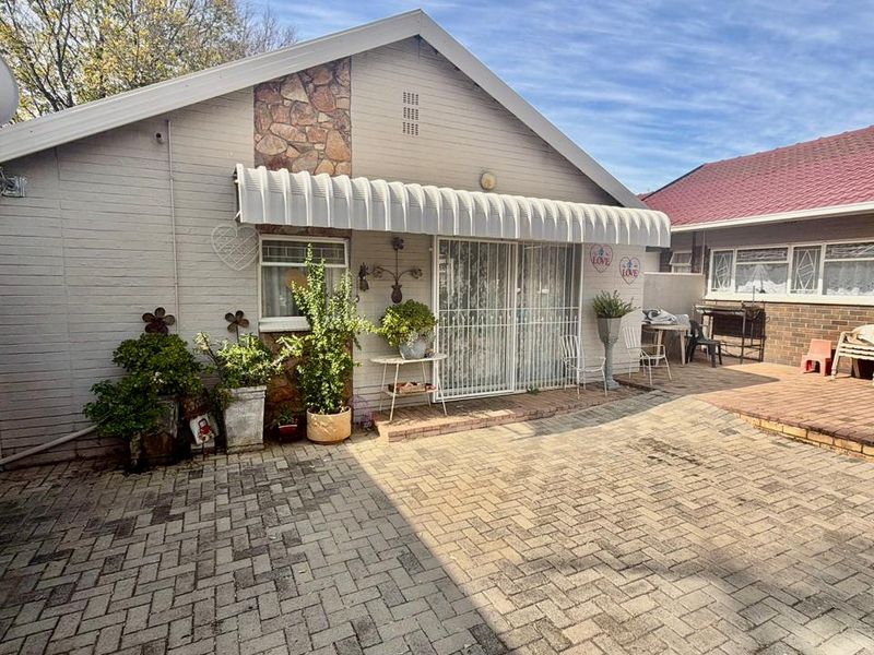4 Bedroom House for sale - Photo 10