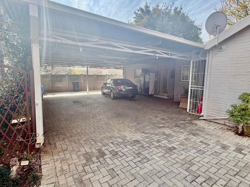 4 Bedroom House for sale - Photo 9
