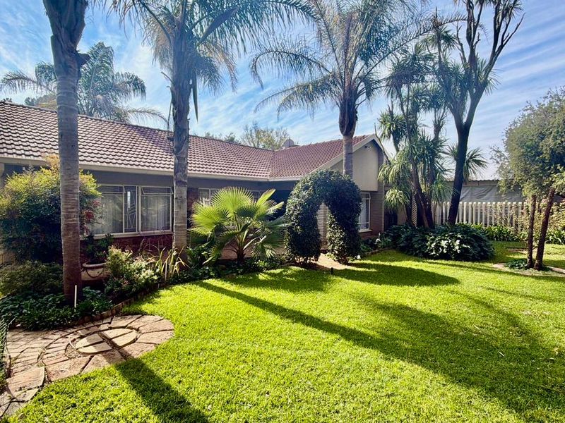 4 Bedroom House for sale - Photo 1