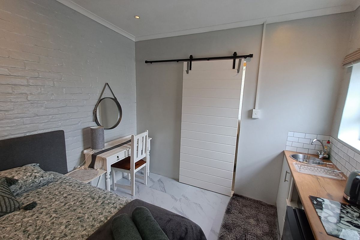 Flatlet to rent in Sought-After Walmer - Photo 3