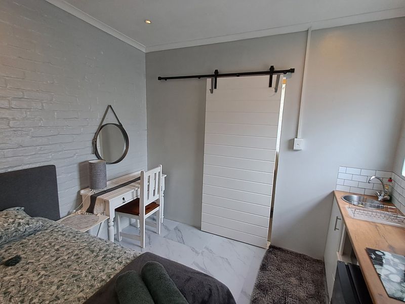 Flatlet to rent in Sought-After Walmer - Photo 3