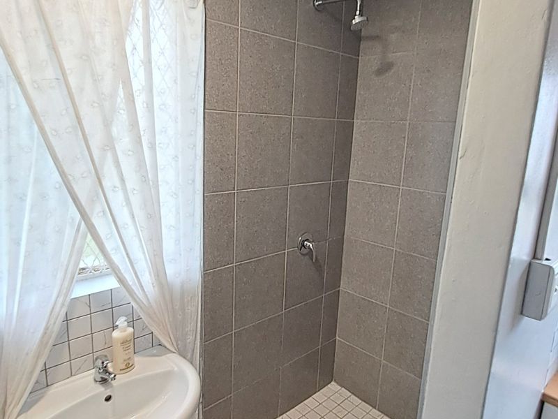 Flatlet to rent in Sought-After Walmer - Photo 6