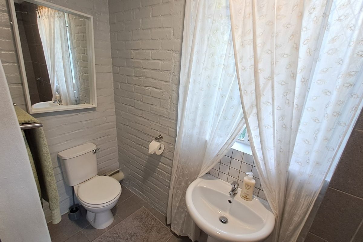 Flatlet to rent in Sought-After Walmer - Photo 5