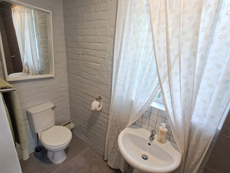 Flatlet to rent in Sought-After Walmer - Photo 5