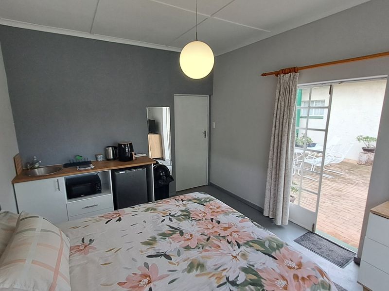 Flatlet to rent in Sought-After Walmer - Photo 4