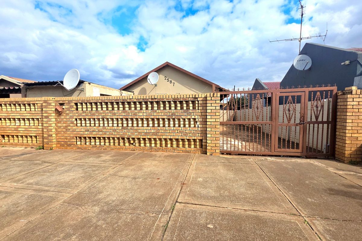 a home worth the care afforded - Photo 2